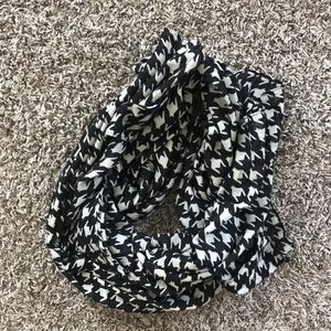 Houndstooth scarf